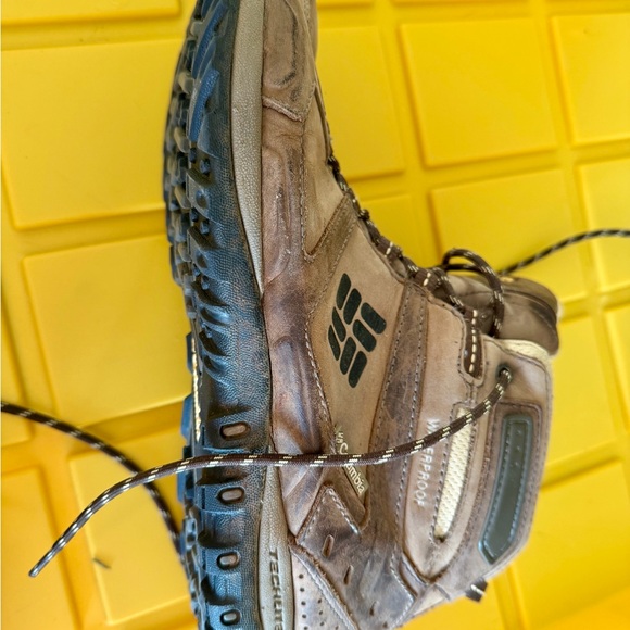Columbia Brown Hiking Boots - Picture 8 of 10